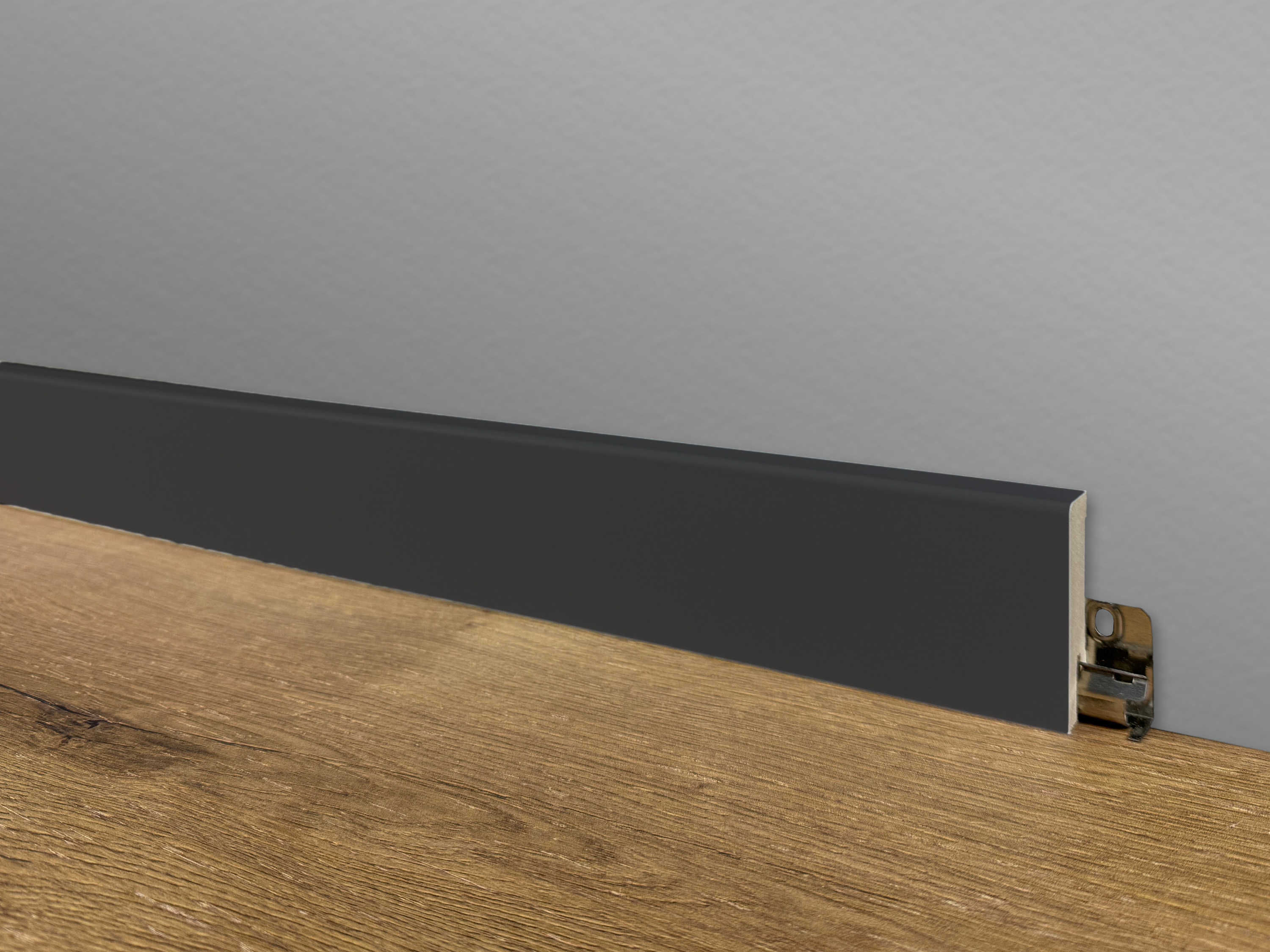 Sockelleiste Anthrazitgrau CUBE Fußleiste 16 x 58 mm in RAL 7016 - CLIPSTAR Fräsung Sockelleiste Anthrazitgrau CUBE Fußleiste 16 x 58 mm in RAL 7016 - CLIPSTAR Fräsung