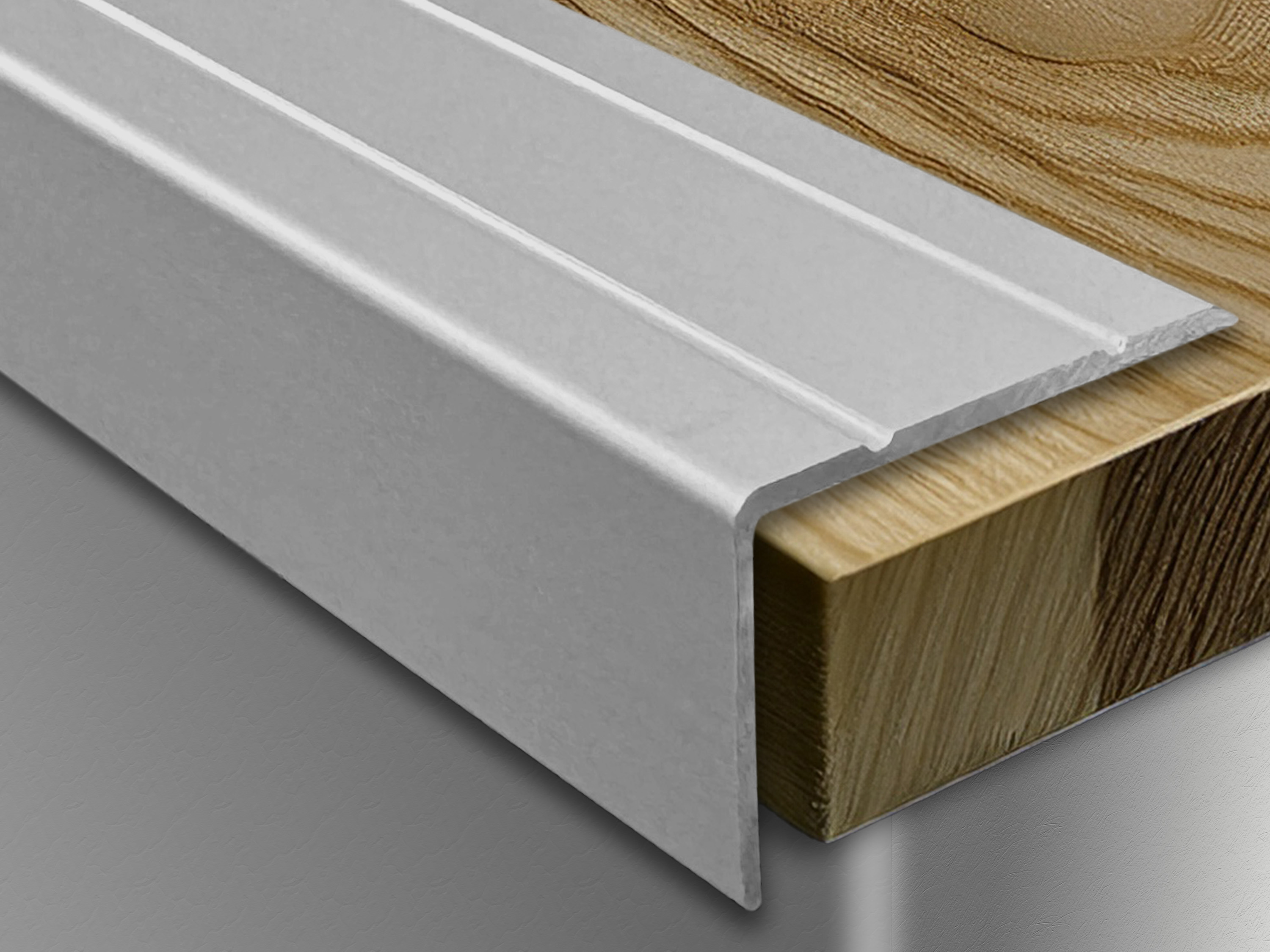 ufitec® Winkelprofil / Treppenkantenprofil - selbstklebend - 30 x 20 mm - Alu eloxiert ufitec® Winkelprofil / Treppenkantenprofil - selbstklebend - 30 x 20 mm - Alu eloxiert