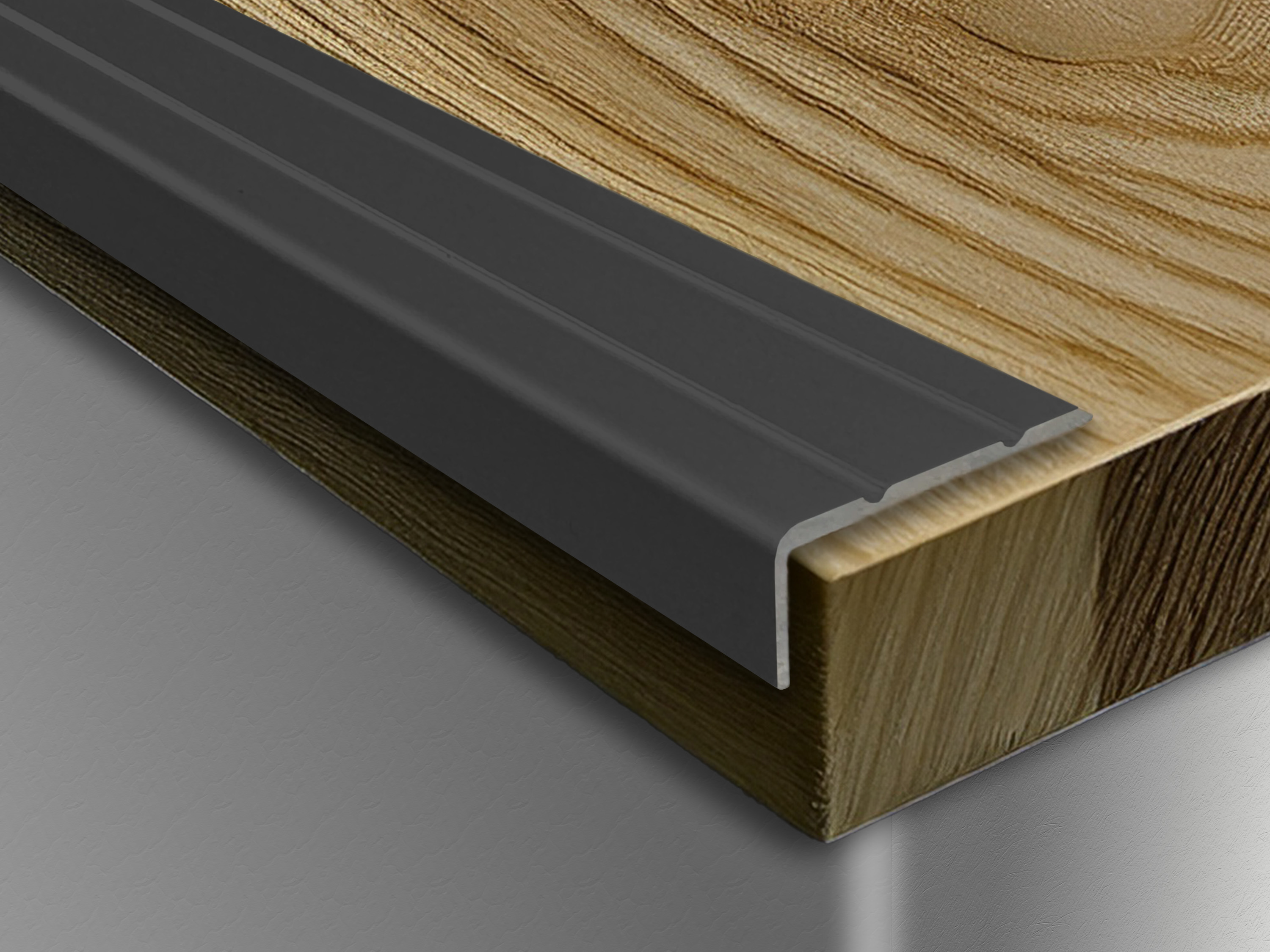 ufitec® Winkelprofil / Treppenkantenprofil - selbstklebend - 24 x 10 mm - Alu eloxiert ufitec® Winkelprofil / Treppenkantenprofil - selbstklebend - 24 x 10 mm - Alu eloxiert