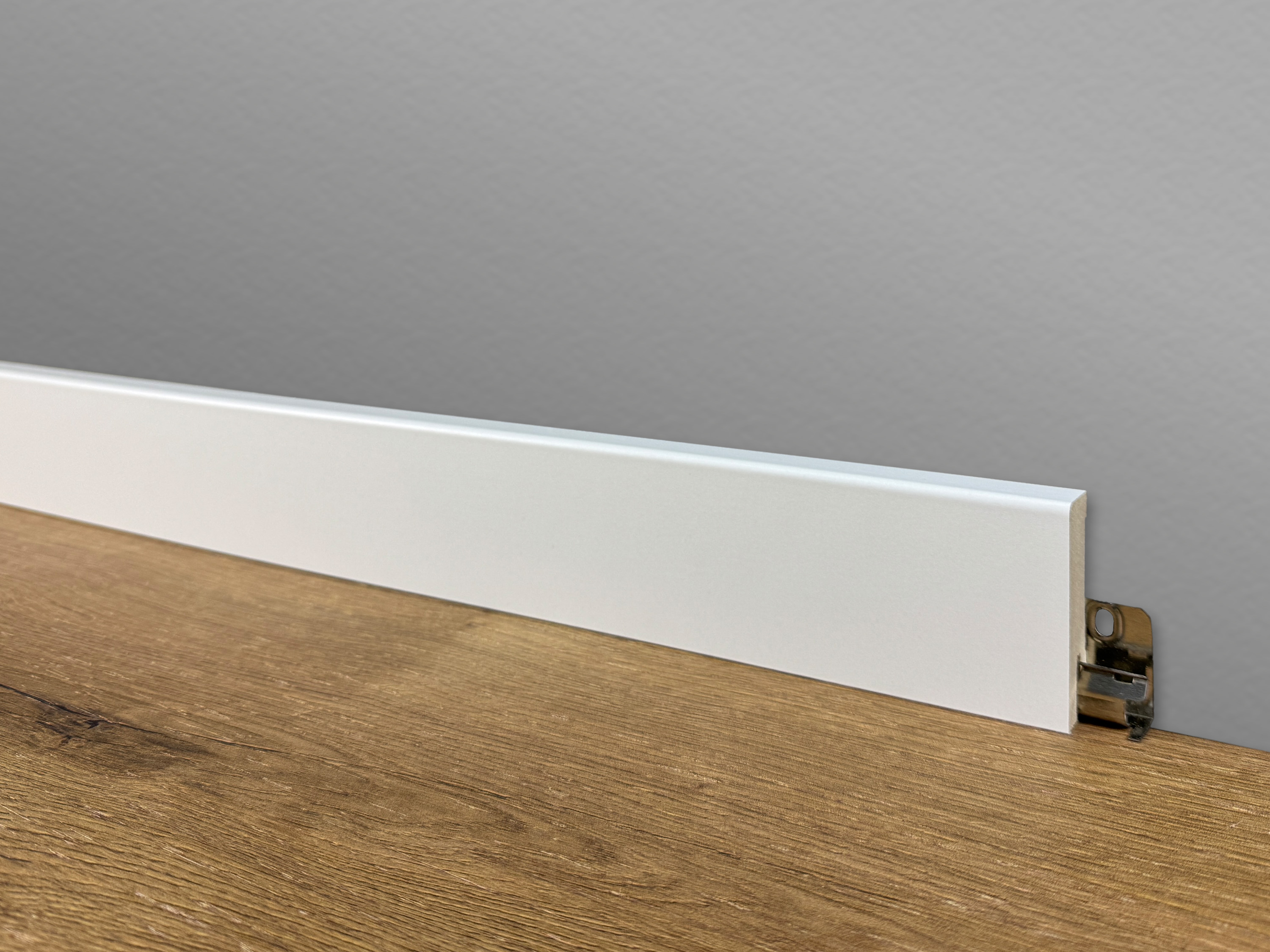 TRECOR® CUBE Sockelleiste, Fußleiste 16 x 58 mm in Weiß RAL 9016 TRECOR® CUBE Sockelleiste, Fußleiste 16 x 58 mm in Weiß RAL 9016