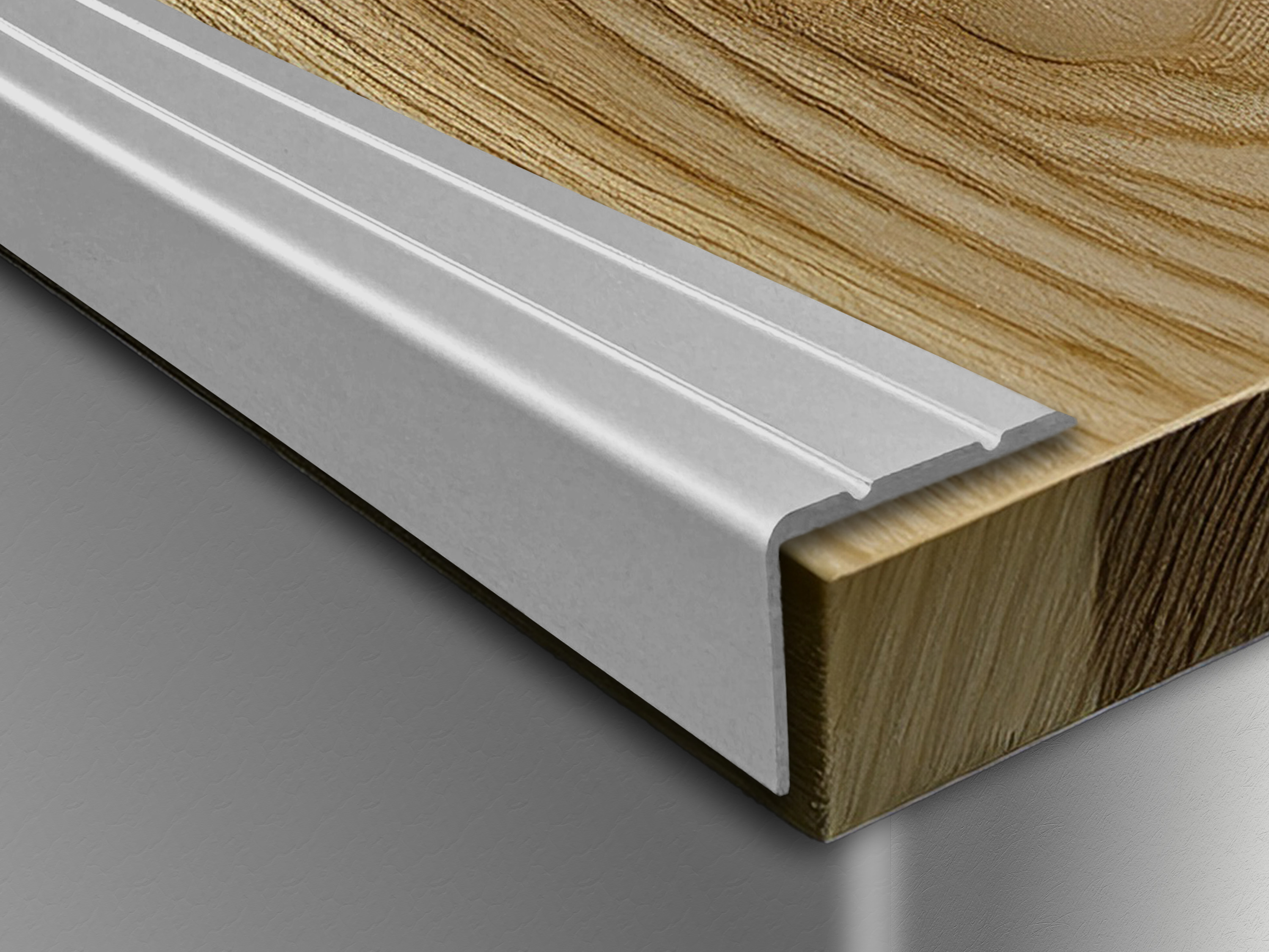 ufitec® Winkelprofil / Treppenkantenprofil - selbstklebend - 24 x 15 mm - Alu eloxiert ufitec® Winkelprofil / Treppenkantenprofil - selbstklebend - 24 x 15 mm - Alu eloxiert