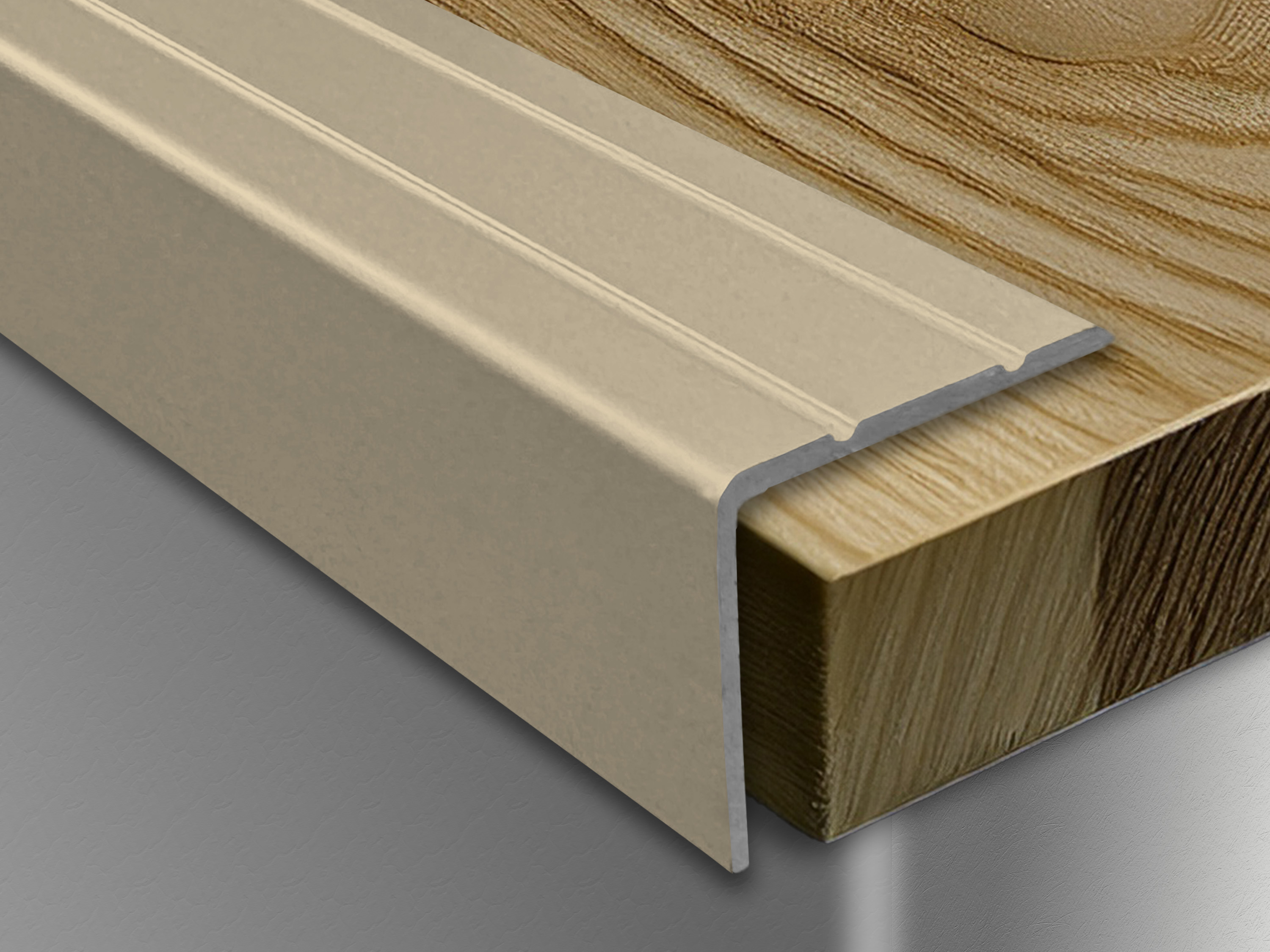 ufitec® Winkelprofil / Treppenkantenprofil - selbstklebend - 24 x 19,5 mm - Alu eloxiert ufitec® Winkelprofil / Treppenkantenprofil - selbstklebend - 24 x 19,5 mm - Alu eloxiert