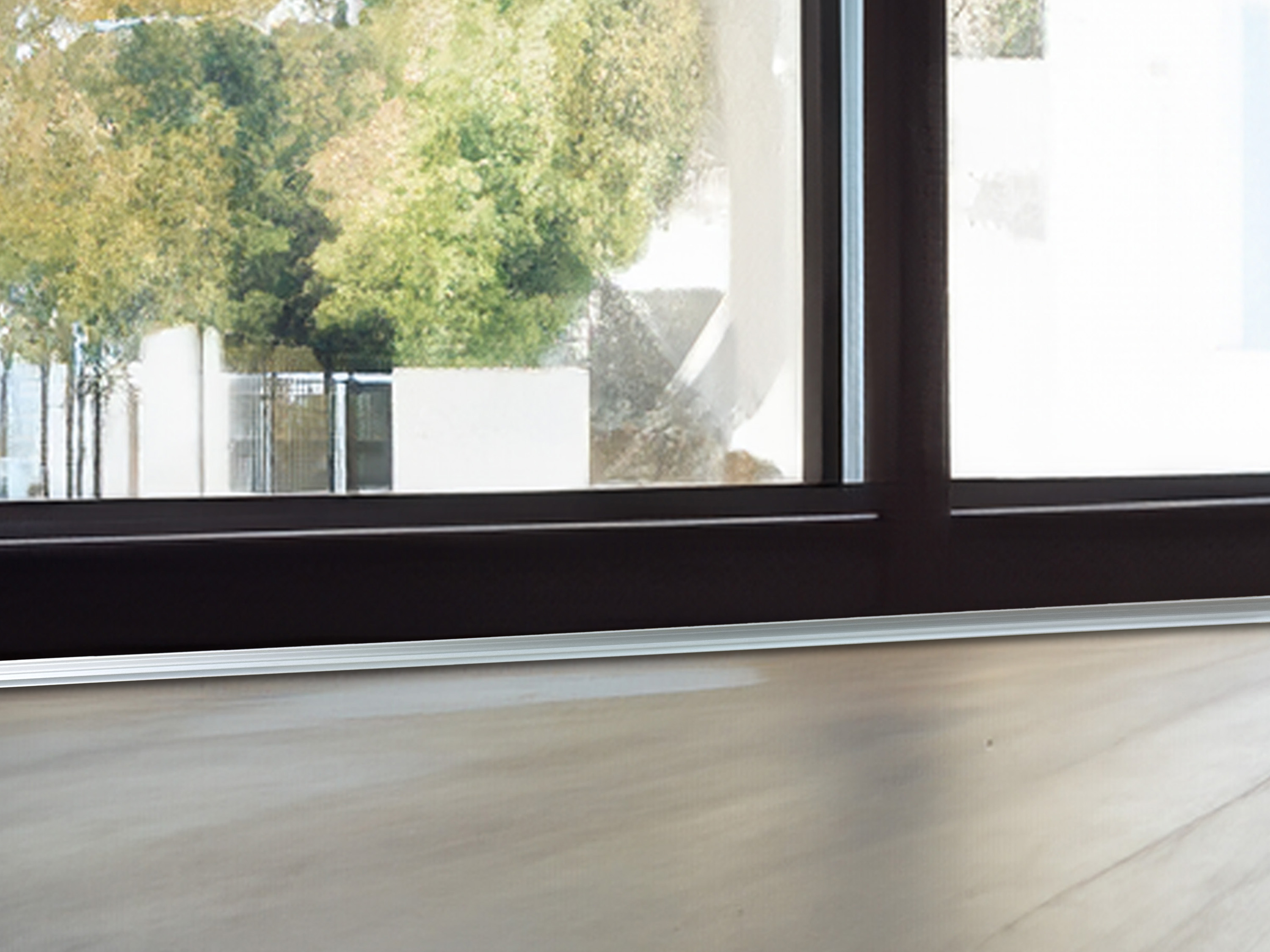 ufitec® Sockelprofil SK für den perfekten Abschluß an Balkon- und Terassentüren, weiß ufitec® Sockelprofil SK für den perfekten Abschluß an Balkon- und Terassentüren, weiß