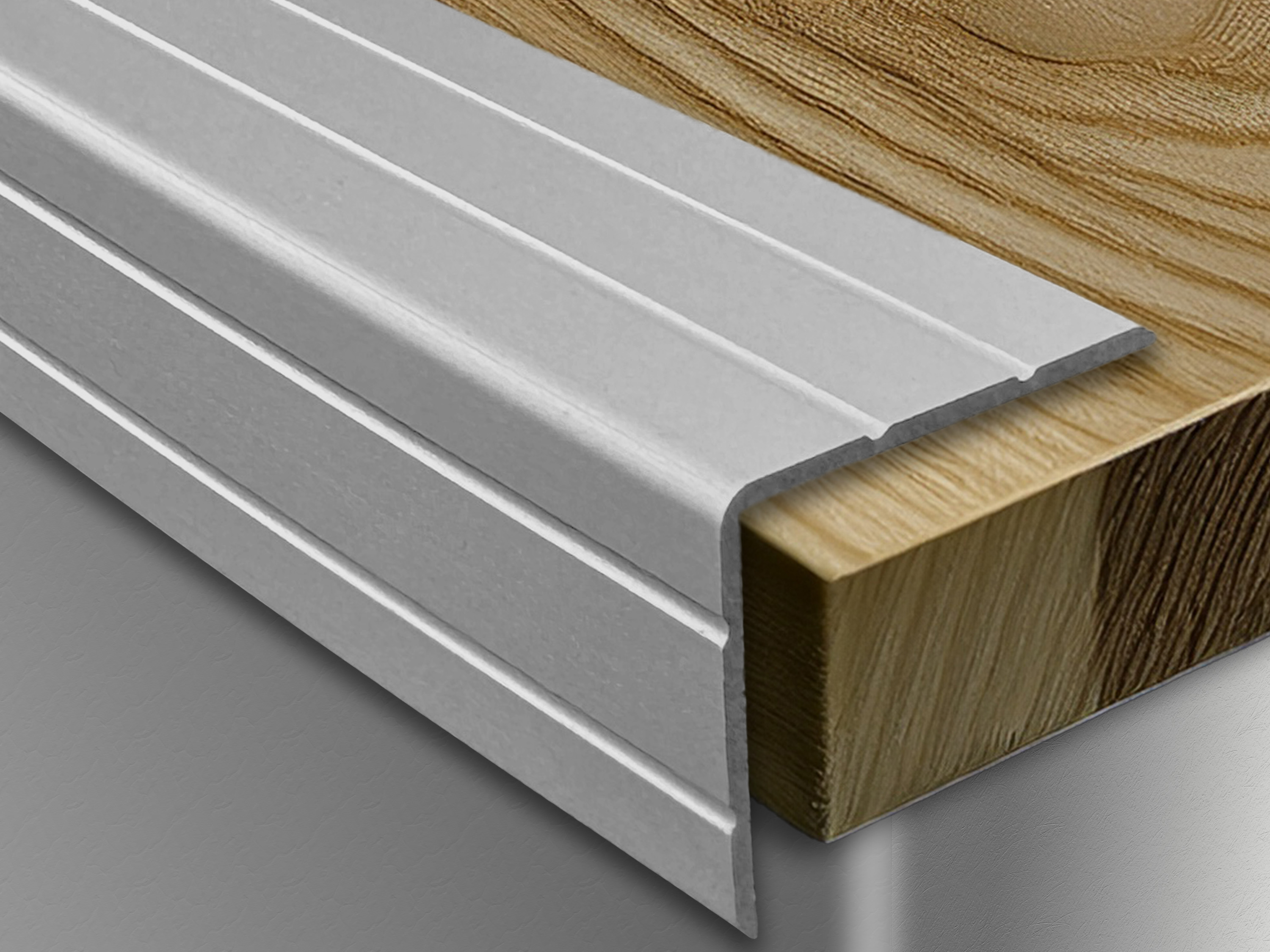 ufitec® Winkelprofil / Treppenkantenprofil - selbstklebend - 30 x 24,5 mm - Alu eloxiert ufitec® Winkelprofil / Treppenkantenprofil - selbstklebend - 30 x 24,5 mm - Alu eloxiert