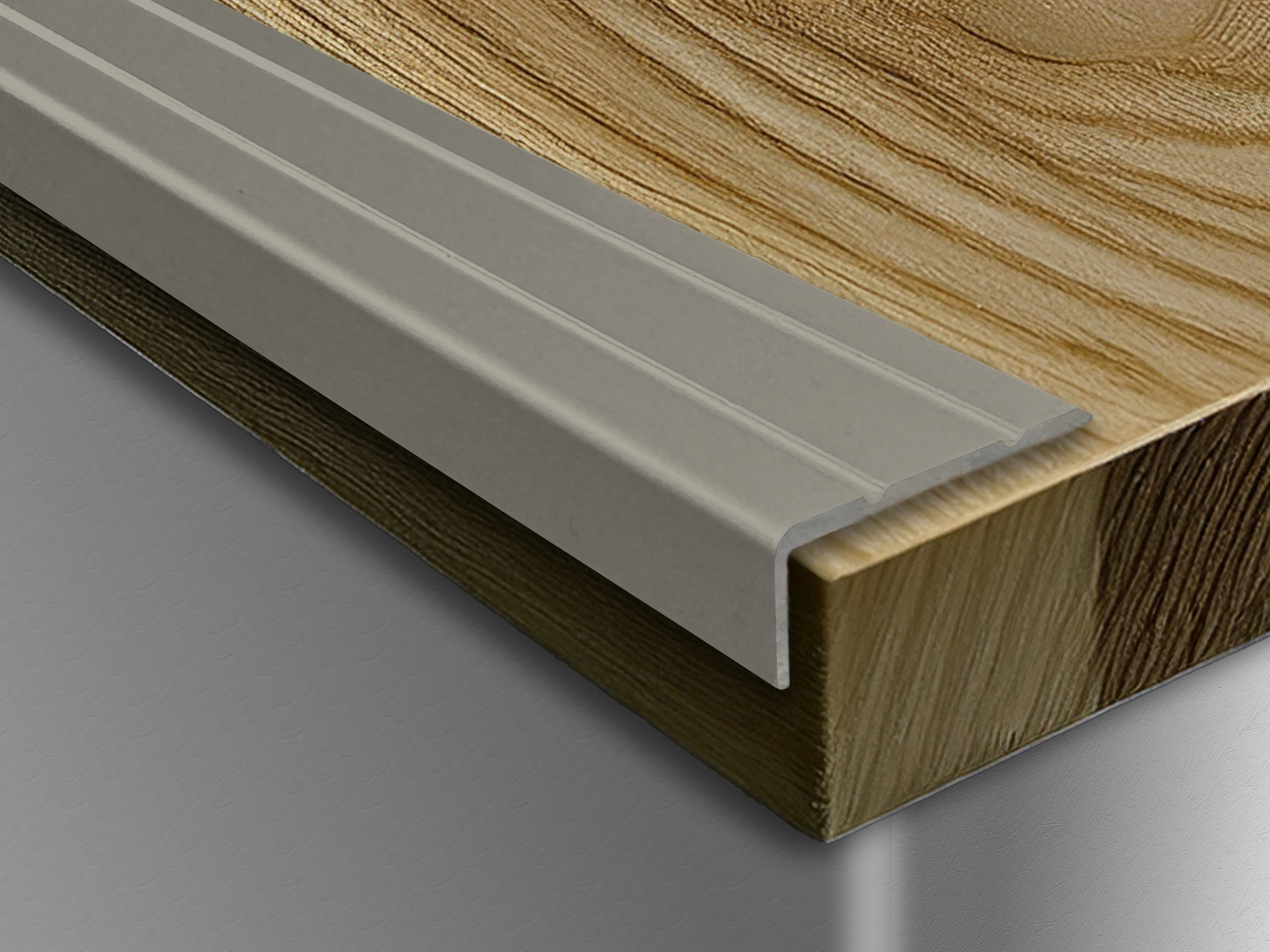 ufitec® Winkelprofil / Treppenkantenprofil - selbstklebend - 24 x 10 mm - Alu eloxiert ufitec® Winkelprofil / Treppenkantenprofil - selbstklebend - 24 x 10 mm - Alu eloxiert