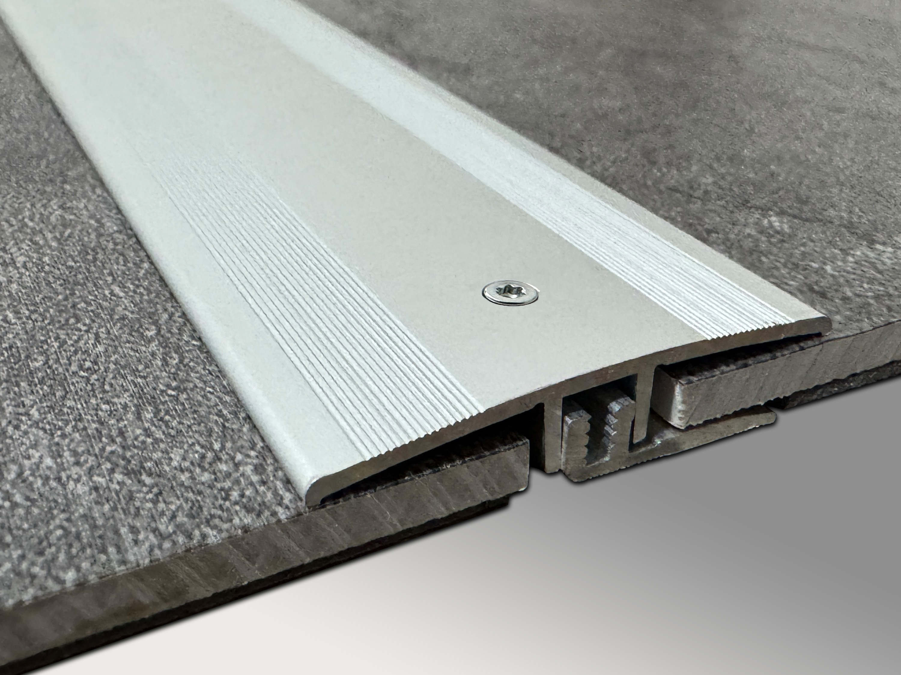 ufitec® TPL Profi smart Übergangsprofil / Dehnungsfuge für Belagshöhen von 5-9 mm, Breite: 45 mm ufitec® TPL Profi smart Übergangsprofil / Dehnungsfuge für Belagshöhen von 5-9 mm, Breite: 45 mm