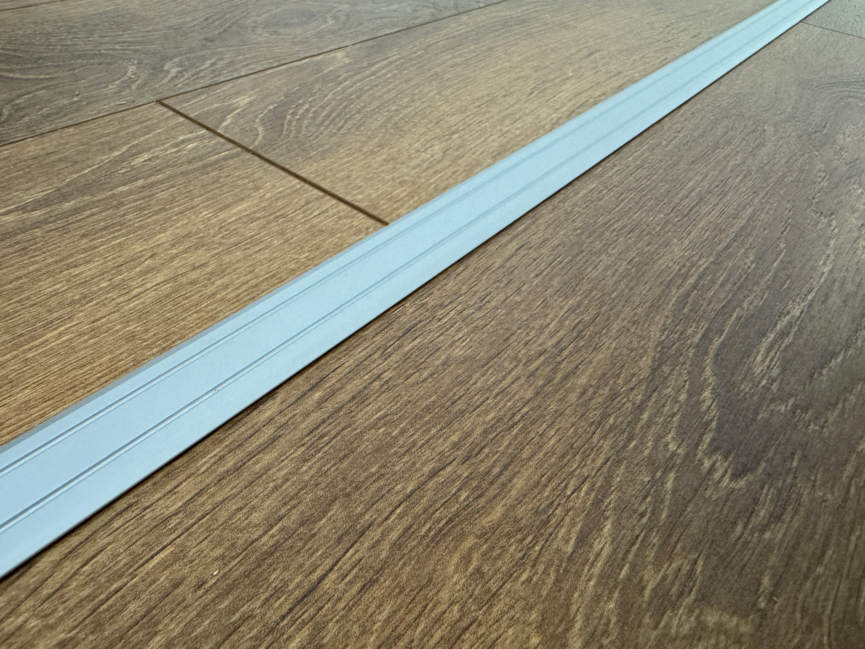 Übergangsprofil selbstklebend 24 mm - Silber 270 cm Übergangsprofil selbstklebend 24 mm - Silber 270 cm