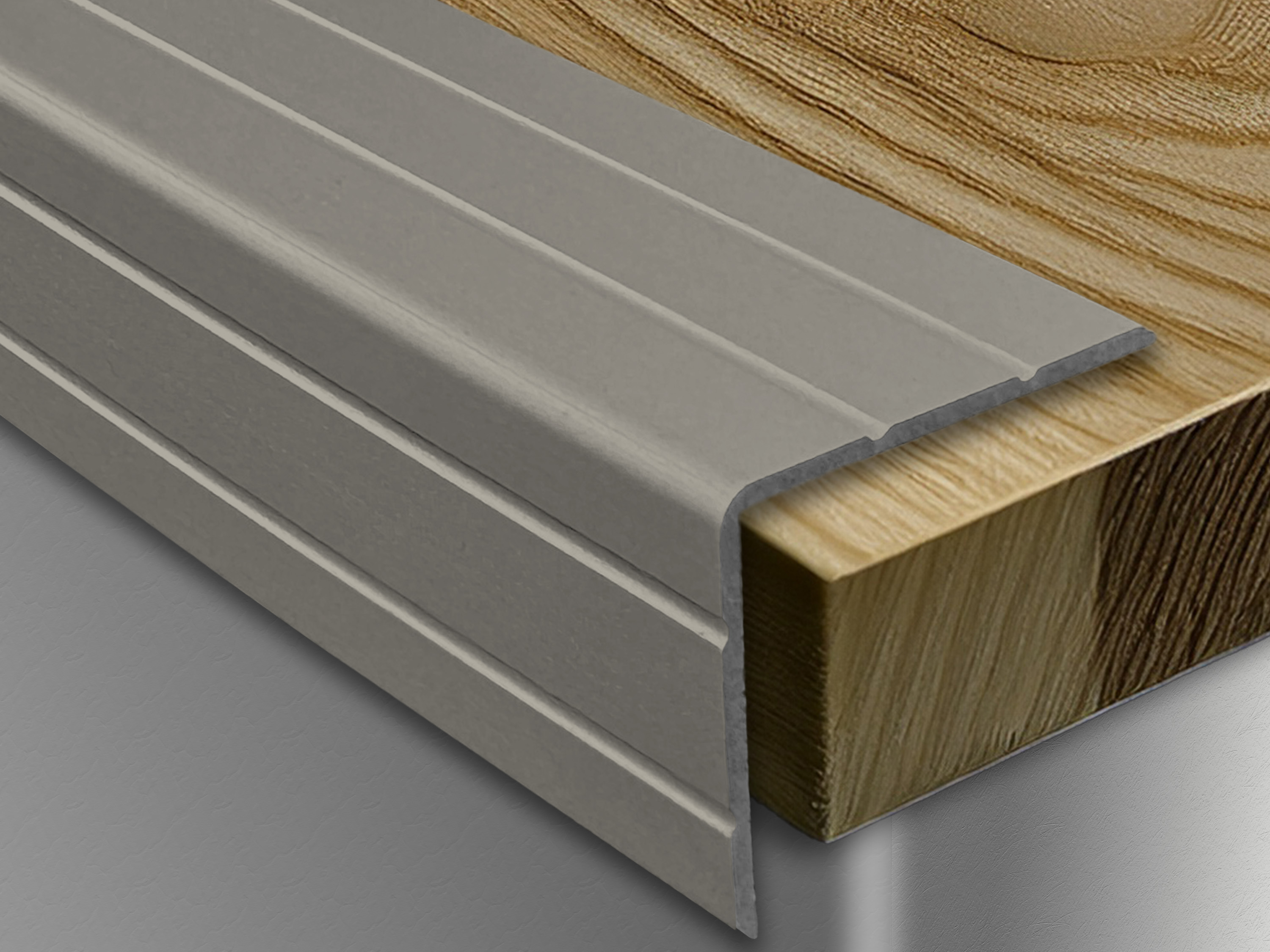 ufitec® Winkelprofil / Treppenkantenprofil - selbstklebend - 30 x 24,5 mm - Alu eloxiert ufitec® Winkelprofil / Treppenkantenprofil - selbstklebend - 30 x 24,5 mm - Alu eloxiert